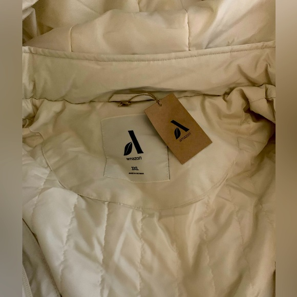 Amazon Essentials Men's Regular-Fit Water Repellant Insulated Rain Jacket - Picture 3 of 5